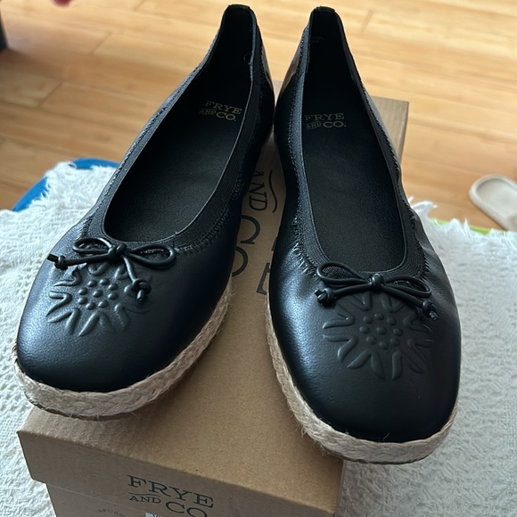 FRYE NWT never worn willow black flats women’s size 81/2 - Picture 5 of 5